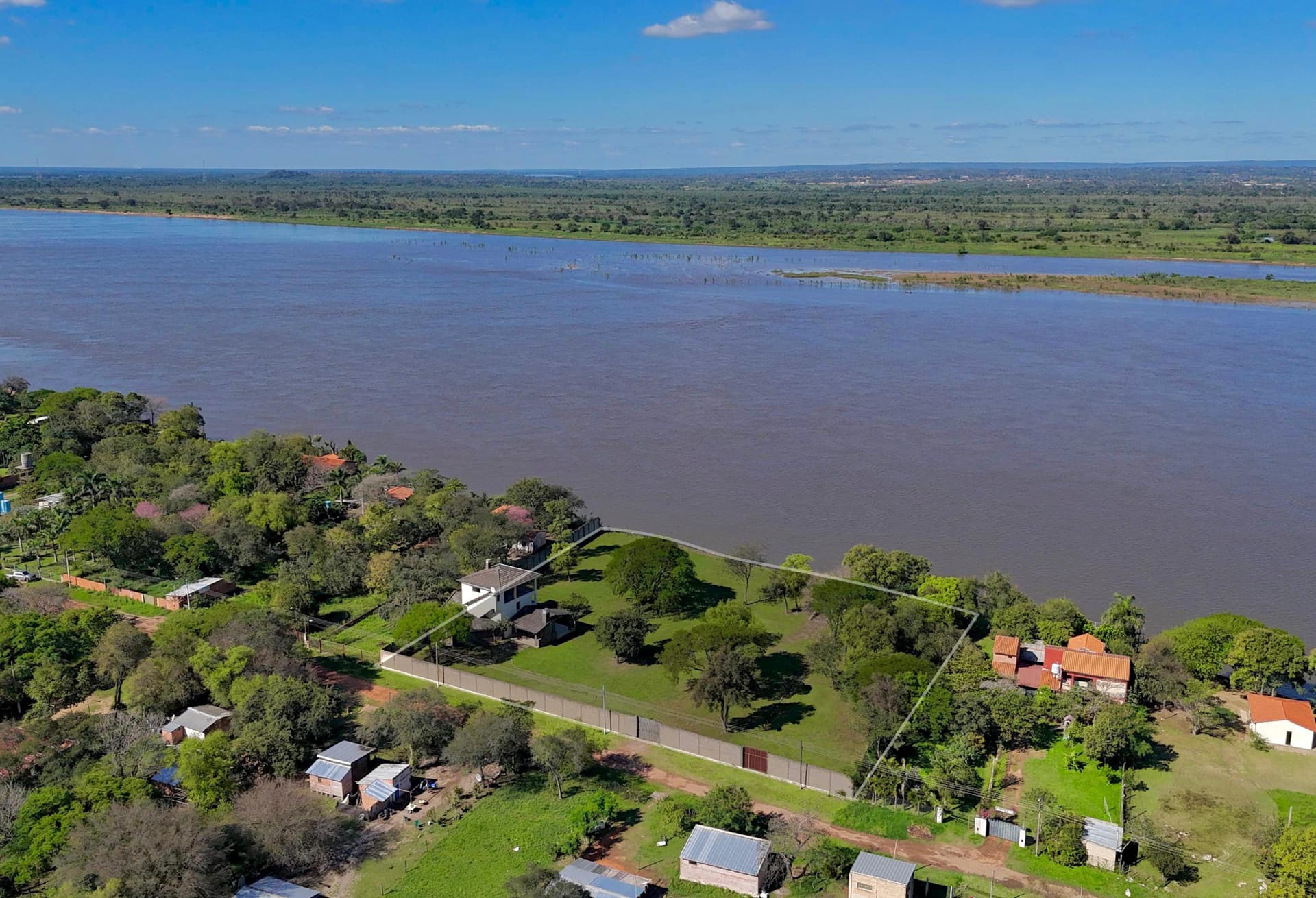 Terreno con 80mts sobre el río paraguay, foto 2