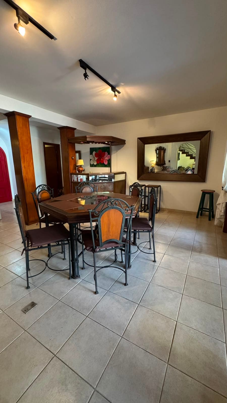**alquilo hermosa casa con piscina y quincho en barrio Herrera**, foto 2
