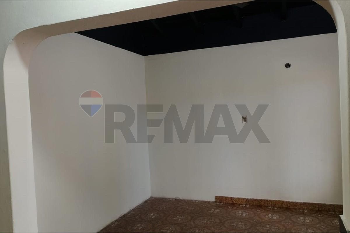 Alquilo salon comercial en sajonia