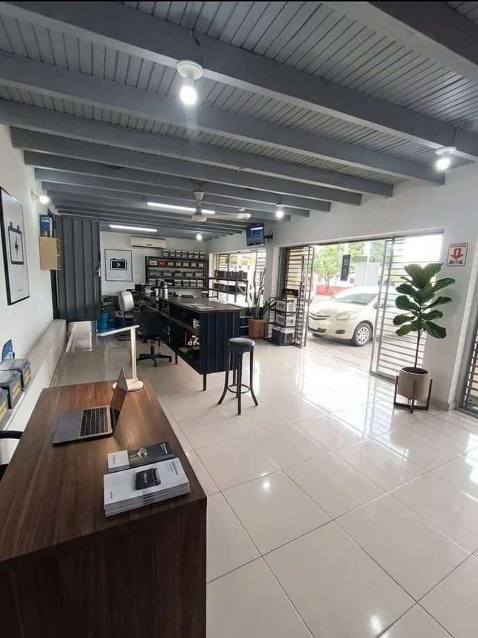salón comercial + 4 departamentos — foto 2