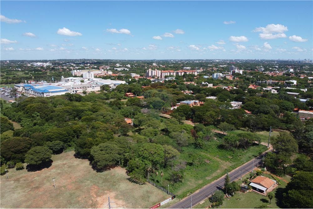 Imponente propiedad sobre laguna grande, foto 2