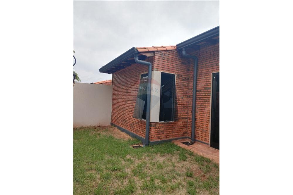 Casa-Venta-PY Central Limpio Juan de Salazar san blas, foto 2