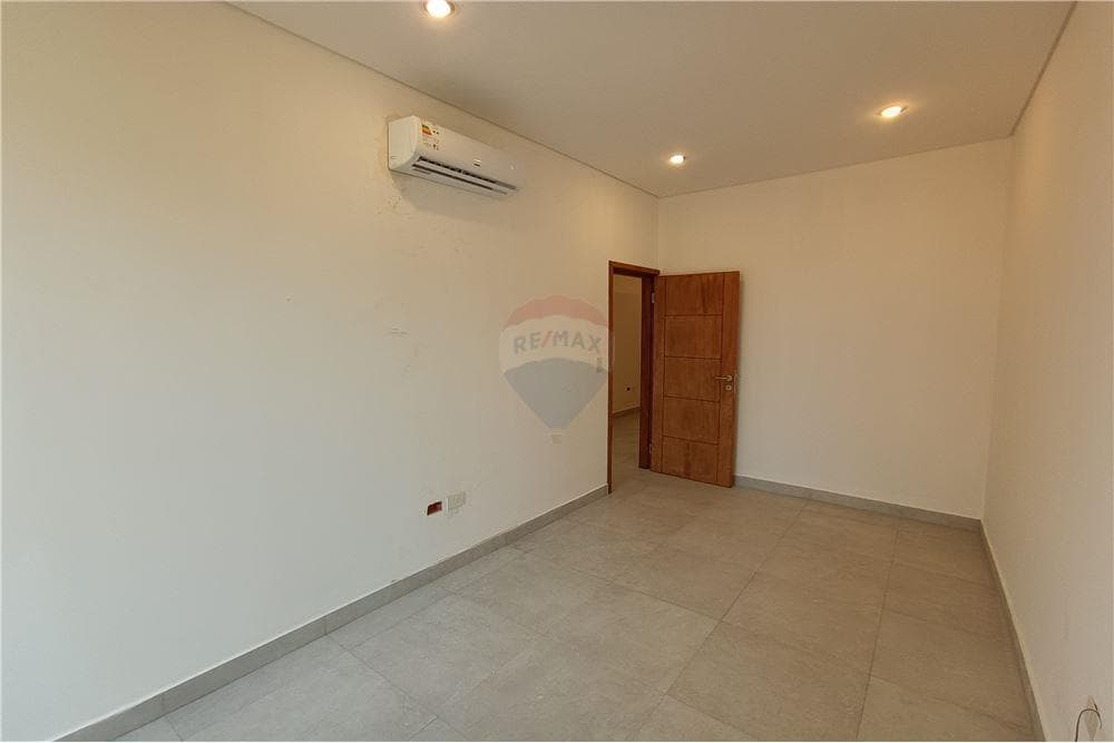 DUPLEX EN Luque Ubicado en Loma Merlo, a 1/2 cuadra de la avenida América, foto 5