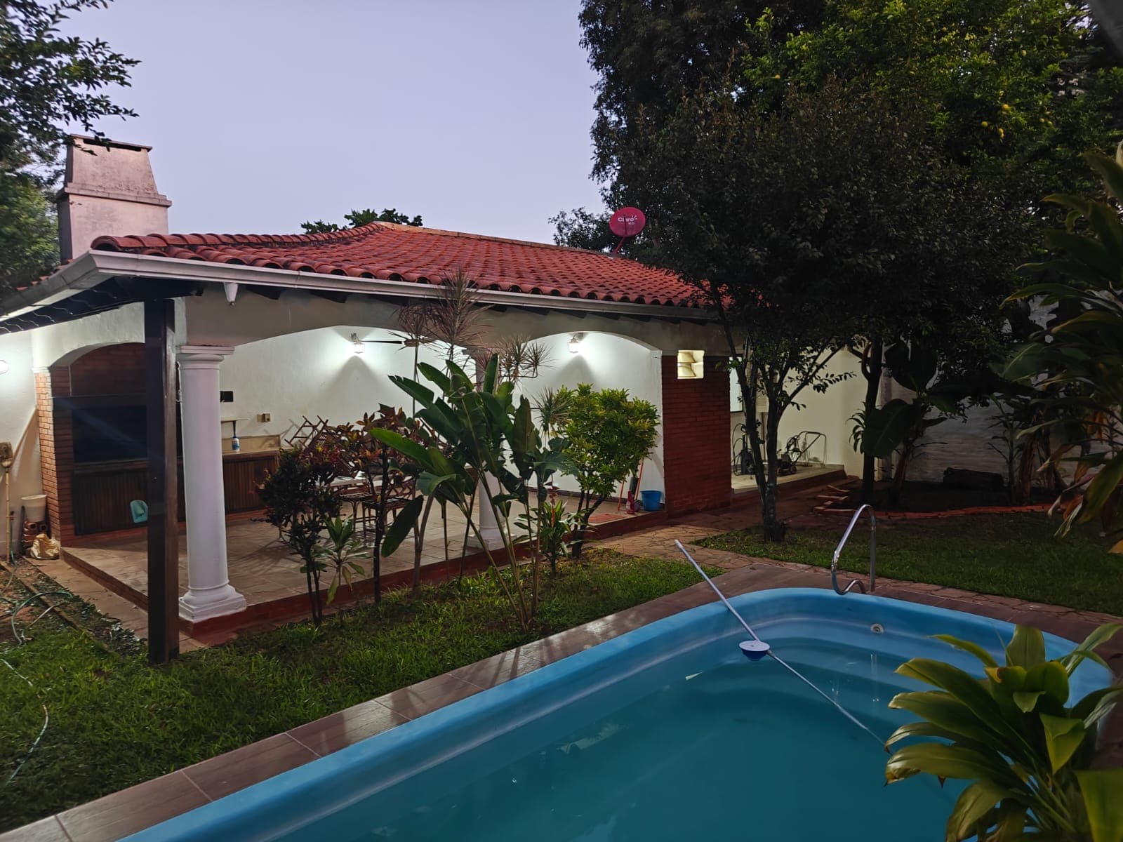 Casa en Alquiler Los Laureles Asunción