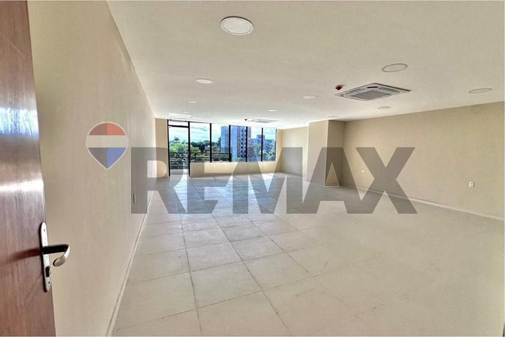 Amplias oficinas corporativas cerca del aeropuerto, foto 1