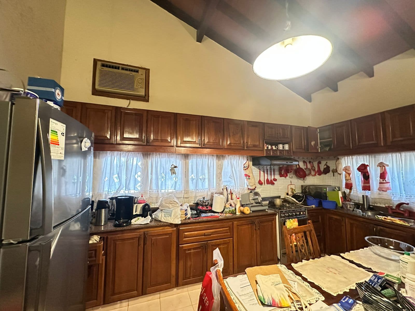 Vendo bella casa en encarnacion cerca del circuito comercial