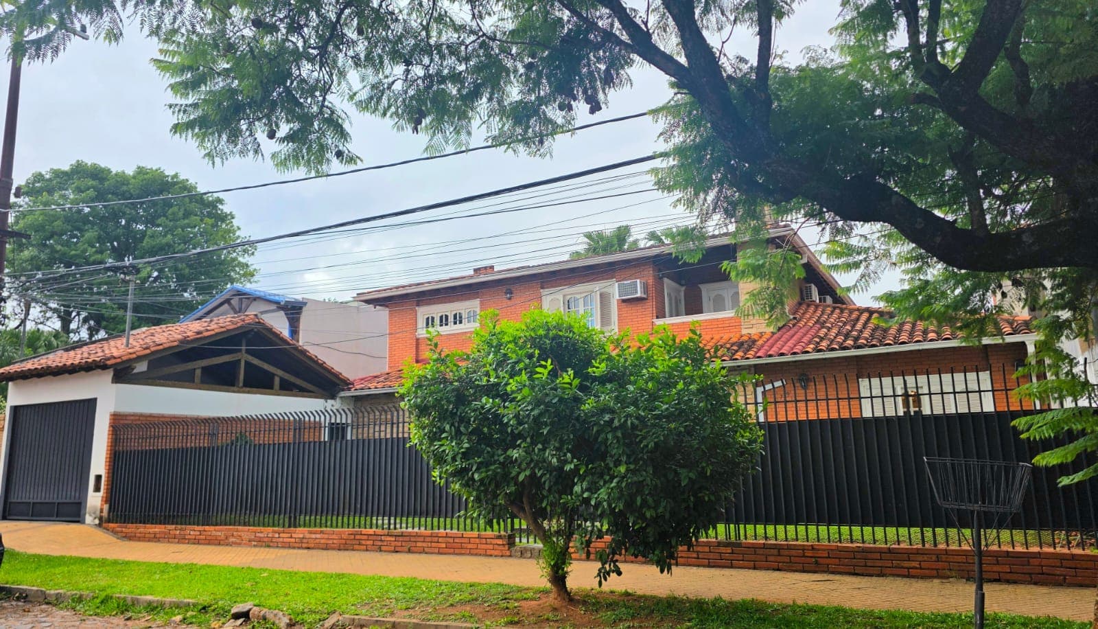 Hermosa Residencia Con Piscina En Alquiler Barrio Herrera, foto 3