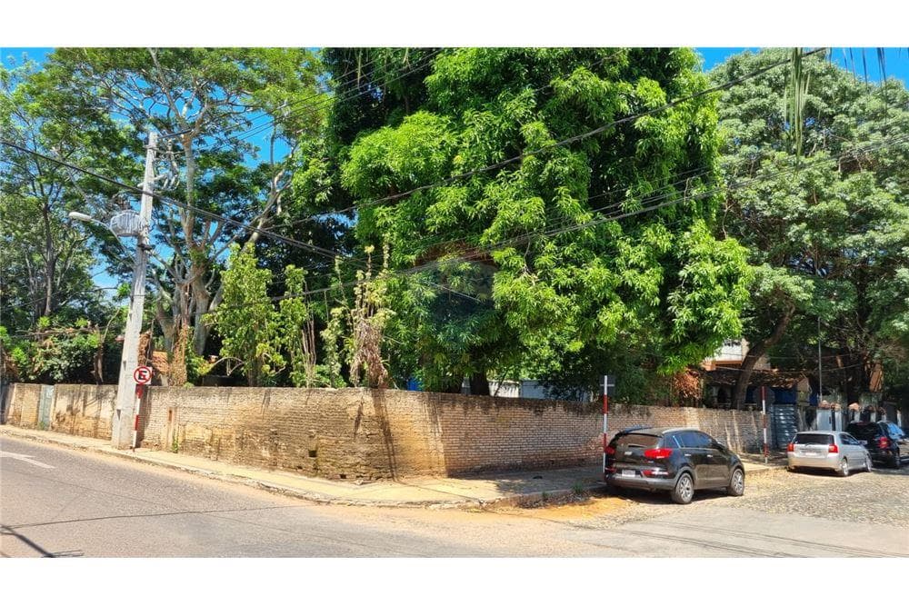 Vendo terreno en esquina barrio mcal. Estigarribia