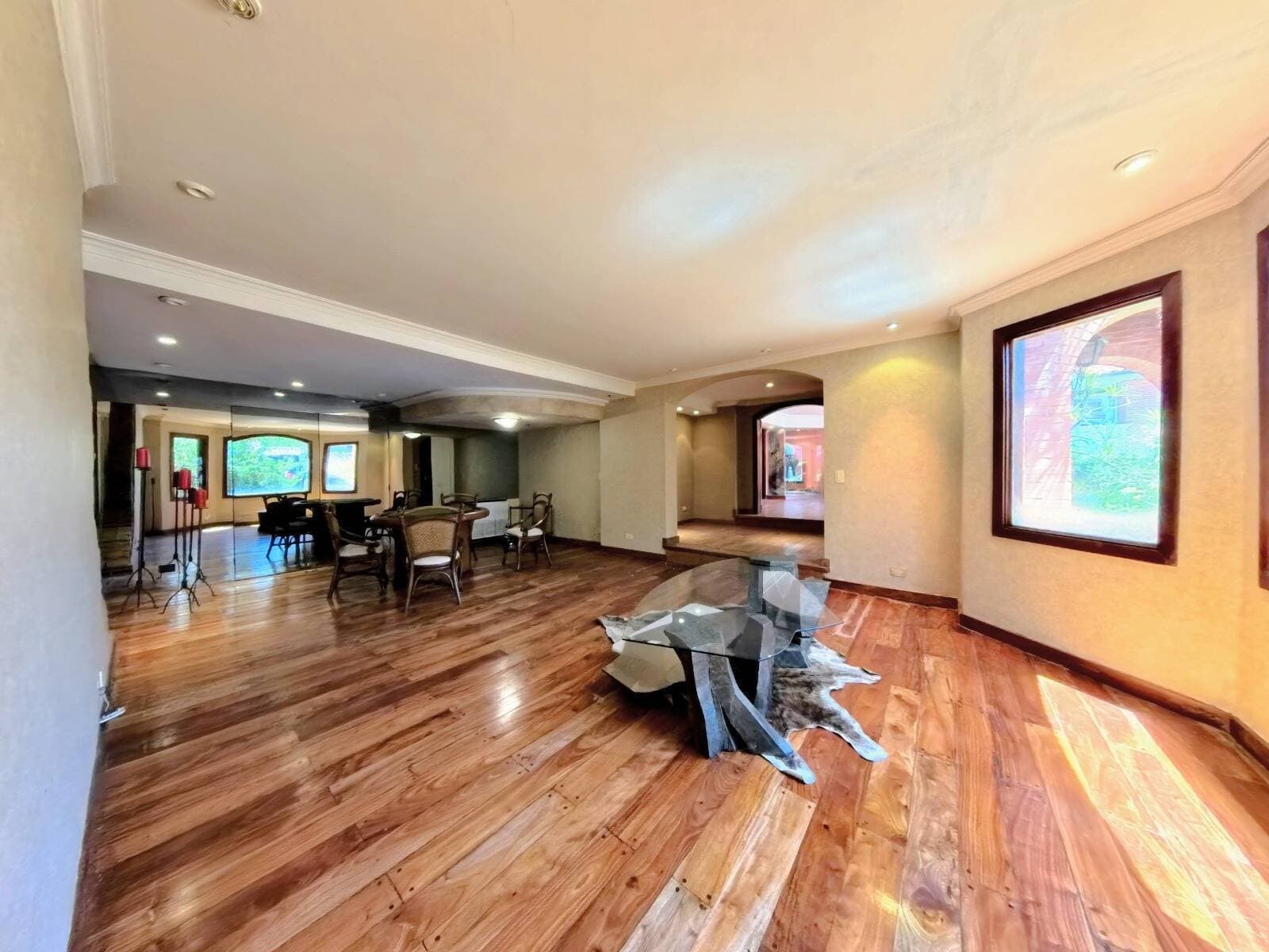 Exclusiva Residencia en Venta en el Prestigioso Barrio Villa Morra - Asunción, foto 3