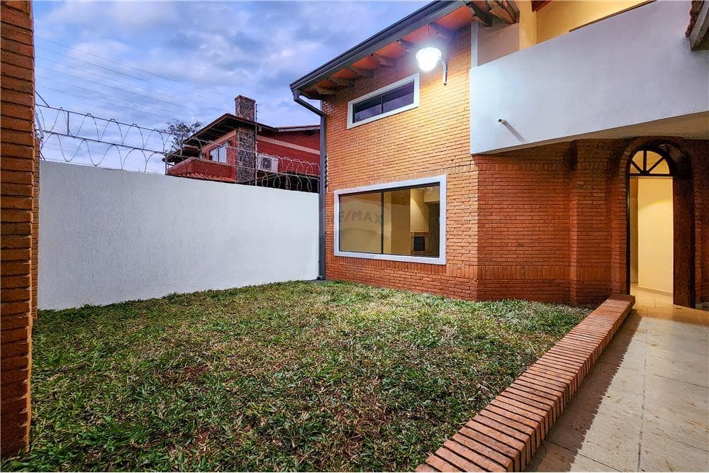 Amplia residencia zona Pinedo shopping — foto 4