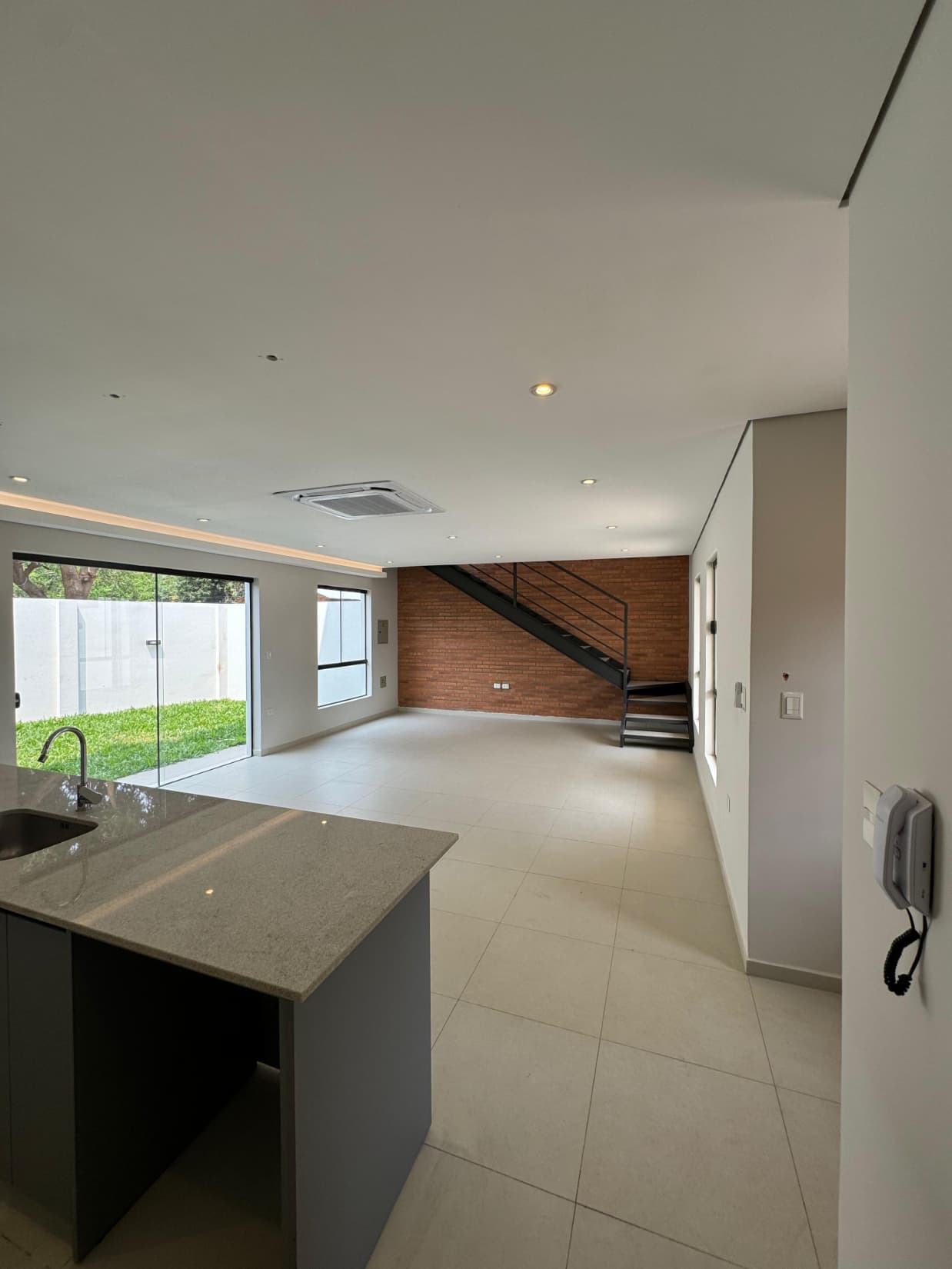 Duplex a la venta en Luque, foto 2