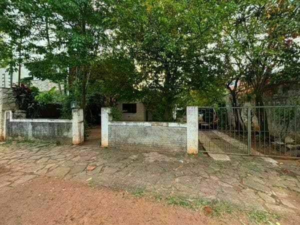 Terreno c/ casa a demoler en mburucuya