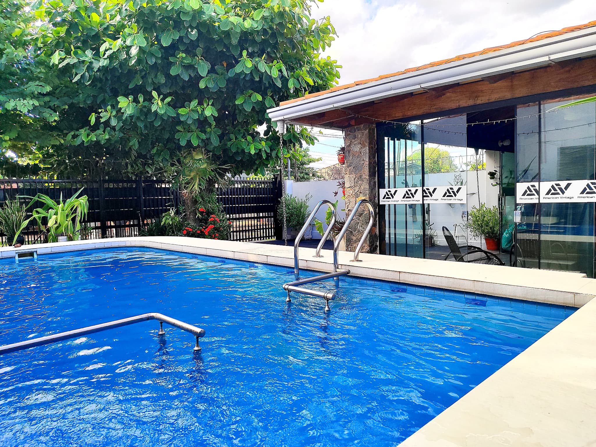 En venta casa con piscina en Villa Elisa — foto 5
