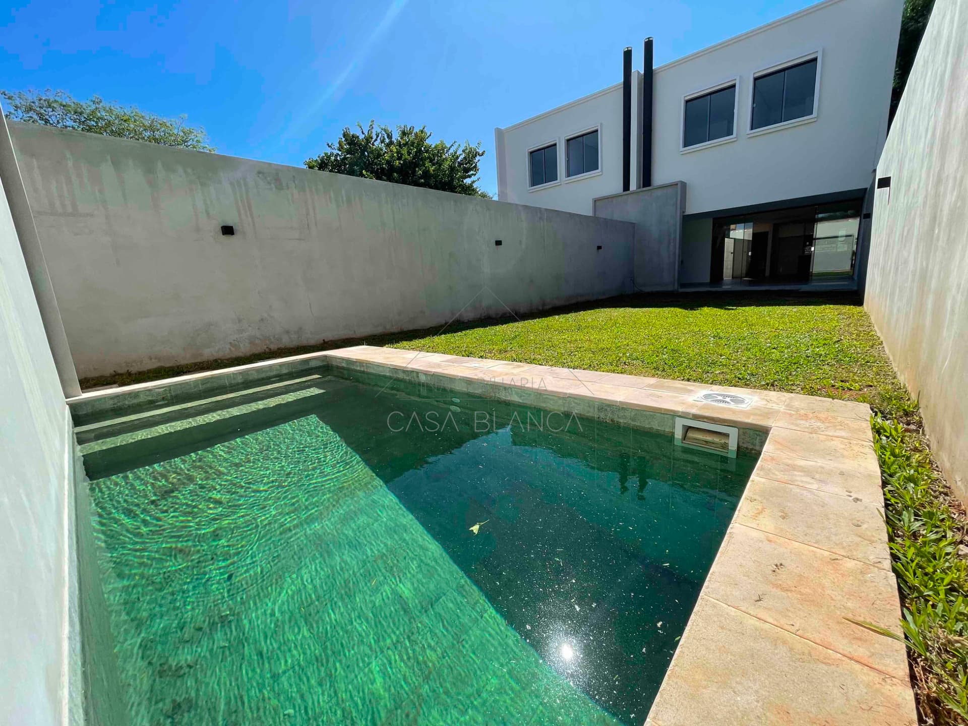En VENTA y ALQUILER! Vivienda pareada! en Luque / zona Conmebol