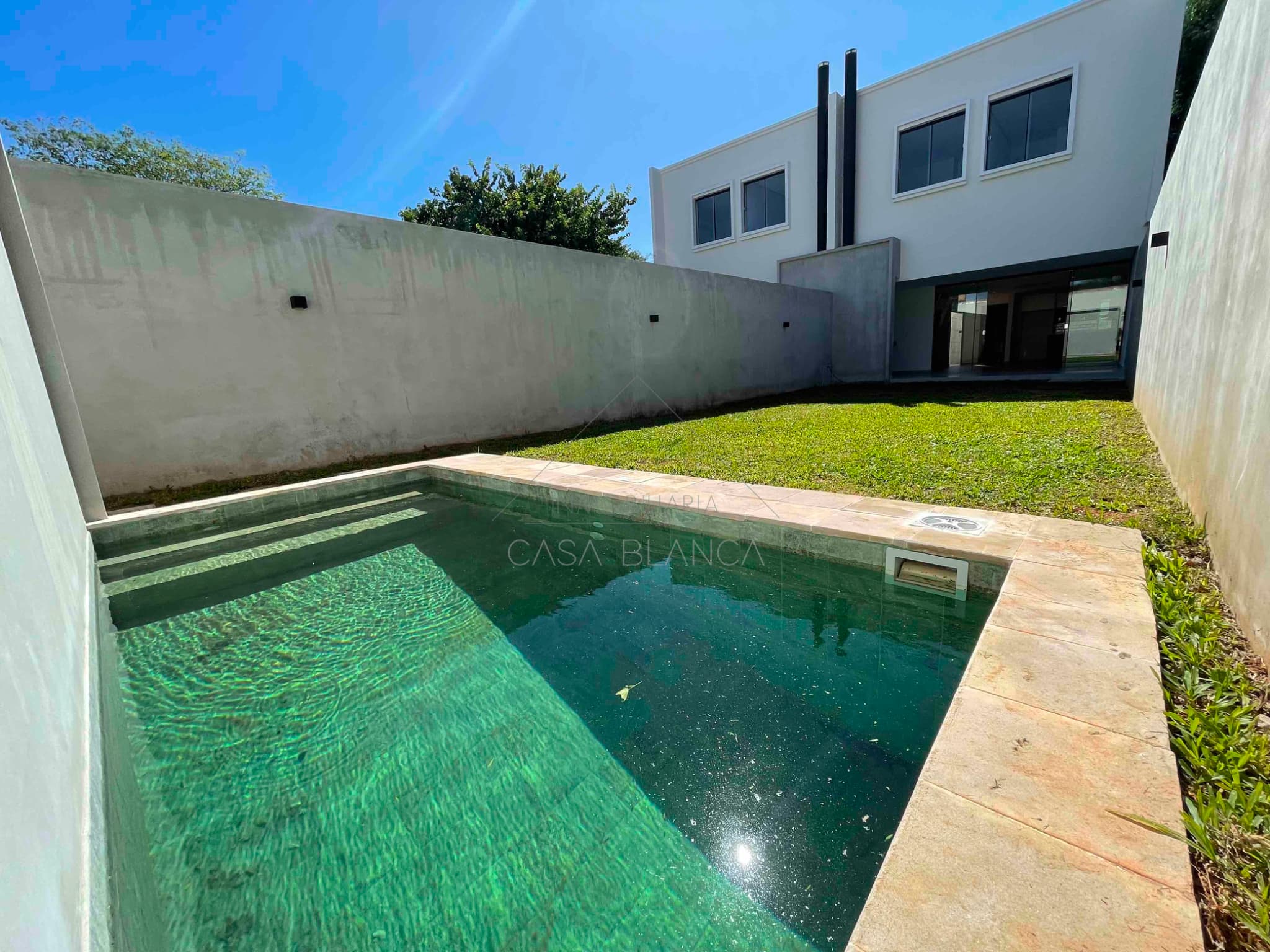 En VENTA y ALQUILER! Vivienda pareada! en Luque / zona Conmebol