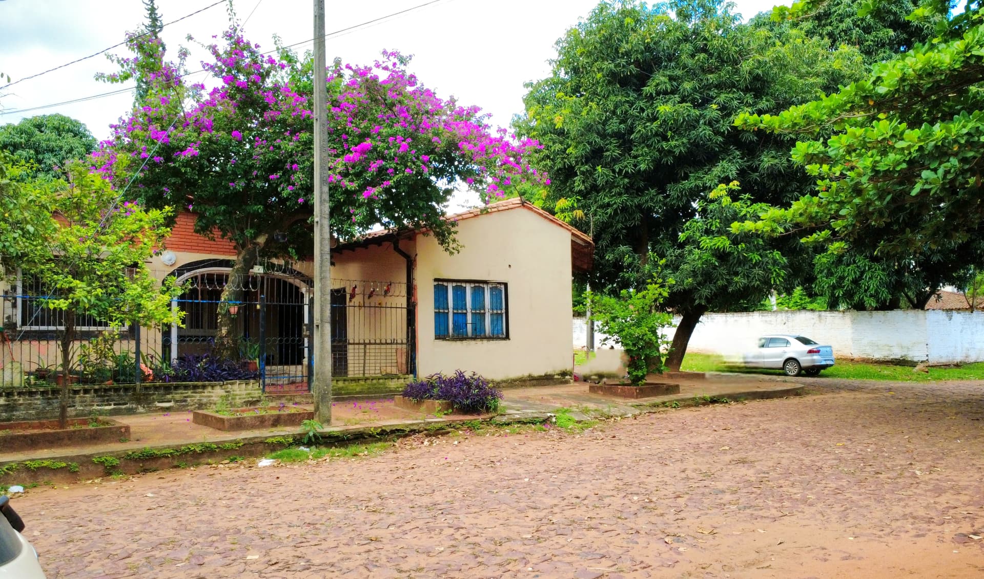 En venta casa en esquina - Ñemby‼️