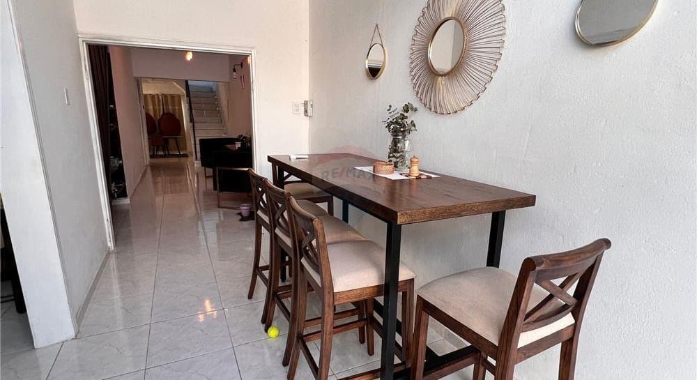 ¡Oportunidad Única en Barrio Mburucuya! Dúplex en Venta, foto 3