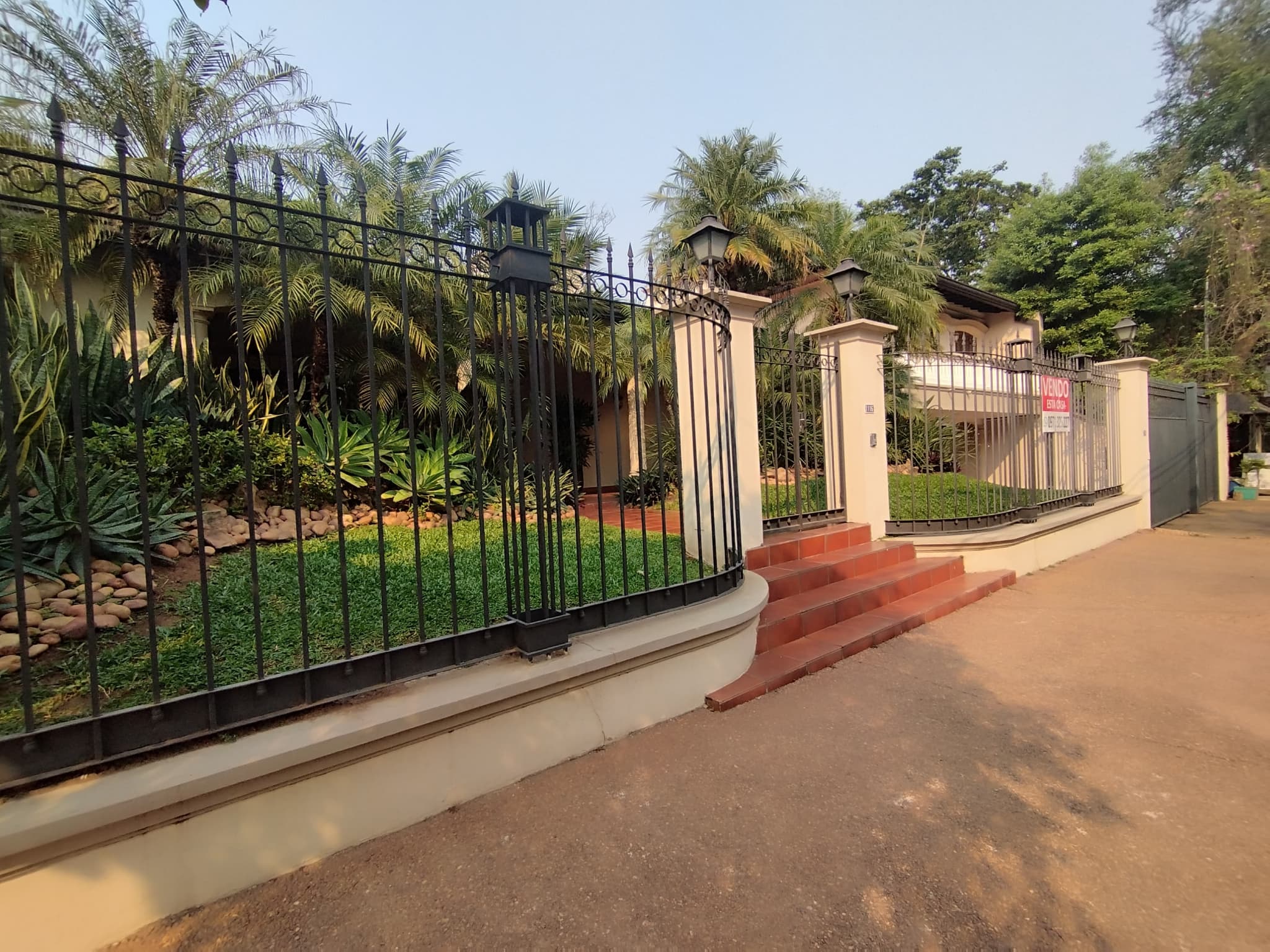 Oportunidad de Inversión en Villa Morra - Vendo Residencia, excelente ubicación