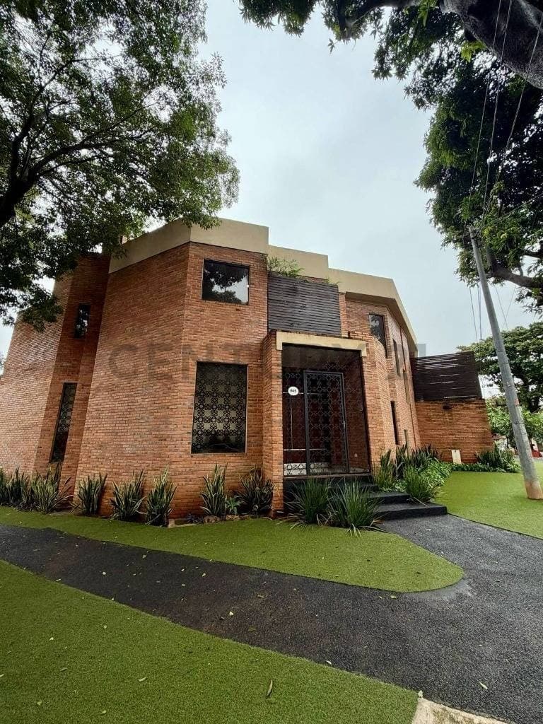 Casa en alquiler — 4 dormitorios en suite en barrio villa aurelia