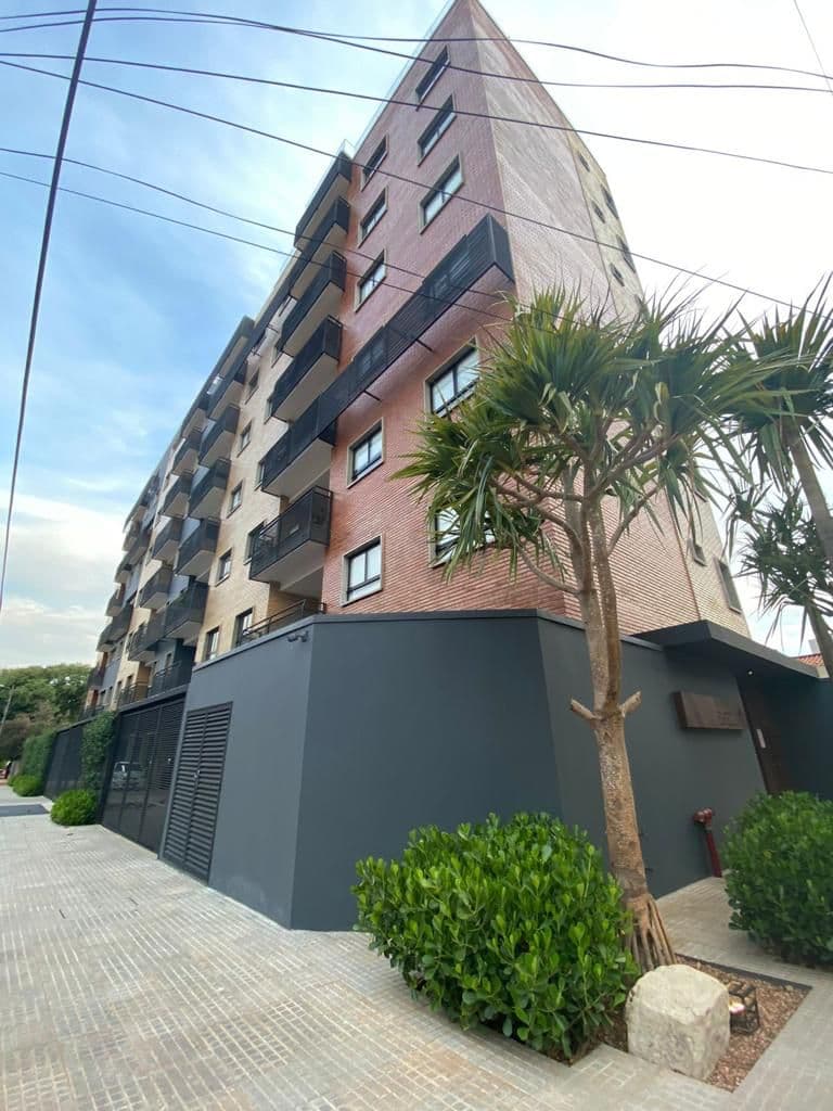 Exclusivo Departamento de 1 Dormitorio en el Corazón de Molas López y Aviadores del Chaco: ¡Inversión Inteligente y Estilo de Vida Urbano! — foto 1