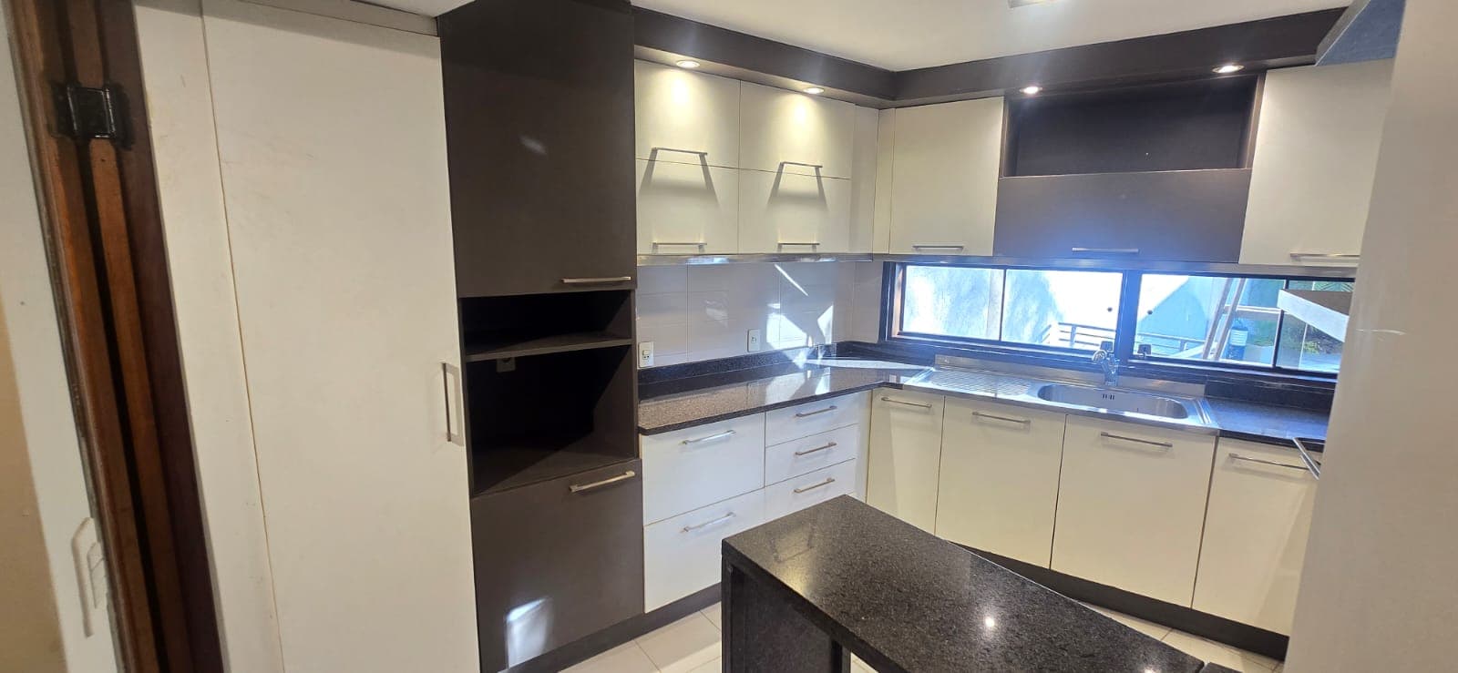 En alquiler casa de 3 niveles en Barrio Ycua Sati - Asunción — foto 3