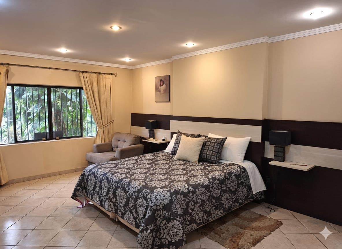 En venta - Casa en barrio Mburucuya, foto 5