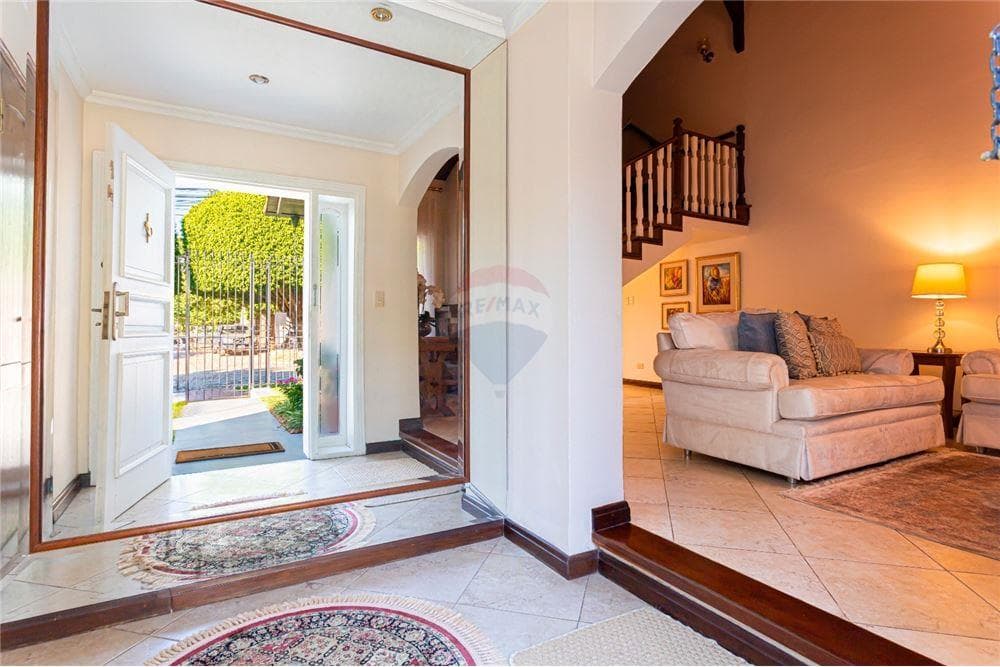 Casa en Venta en el Prestigioso Barrio Carmelitas, foto 2