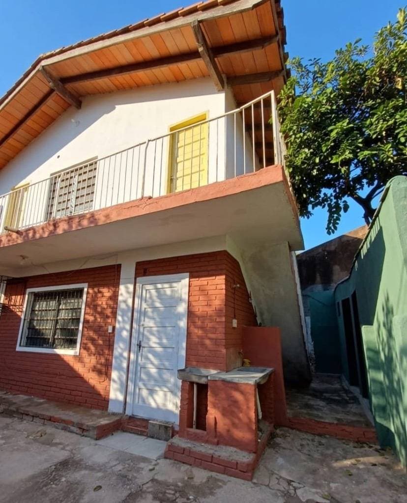Casa con salon comercial en barrio kennedy lambare — foto 5
