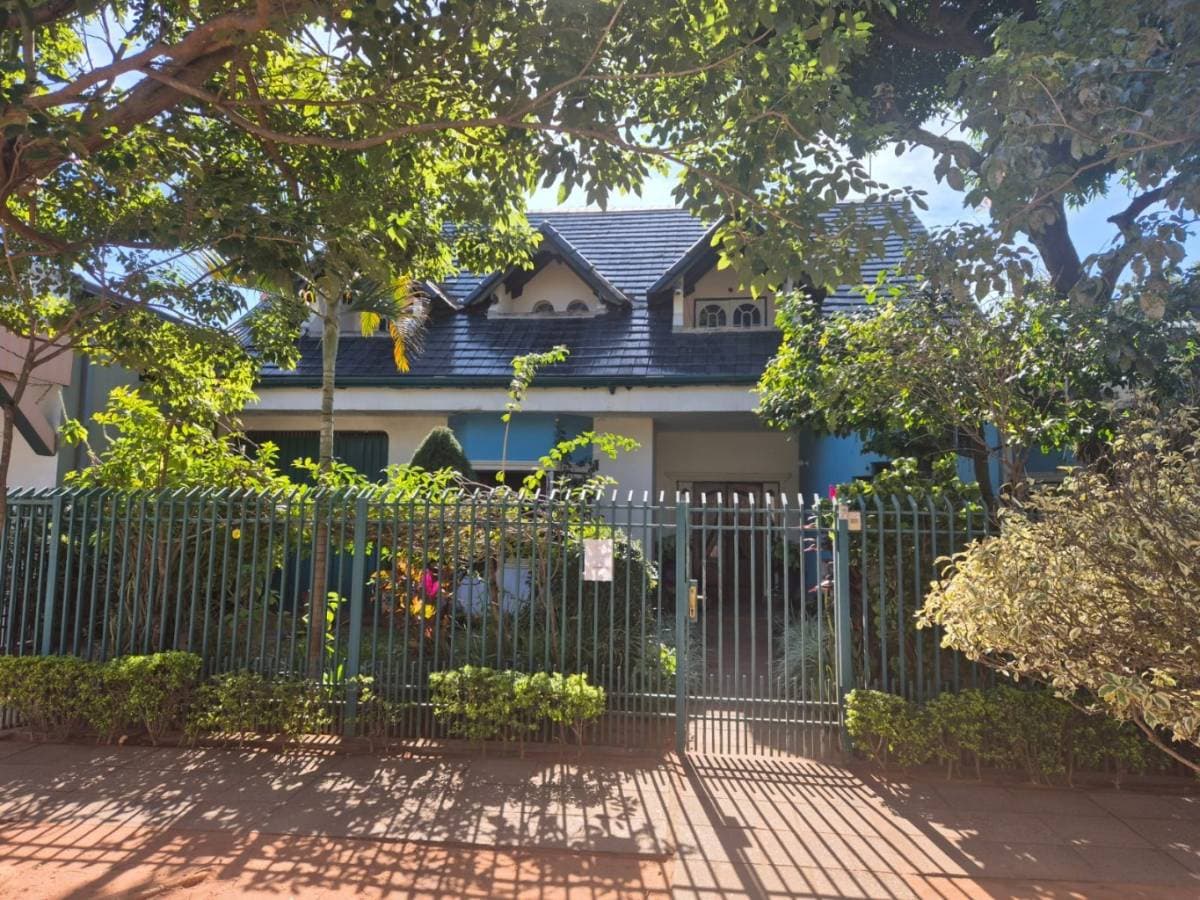 En venta amplia casa a remodelar en San Lorenzo