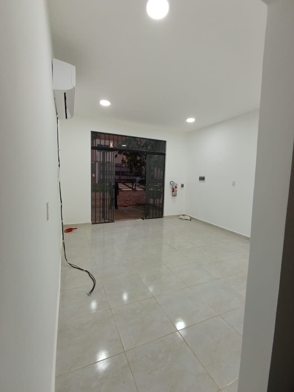 Salón comercial a estrenar en laurelty Luque — foto 3