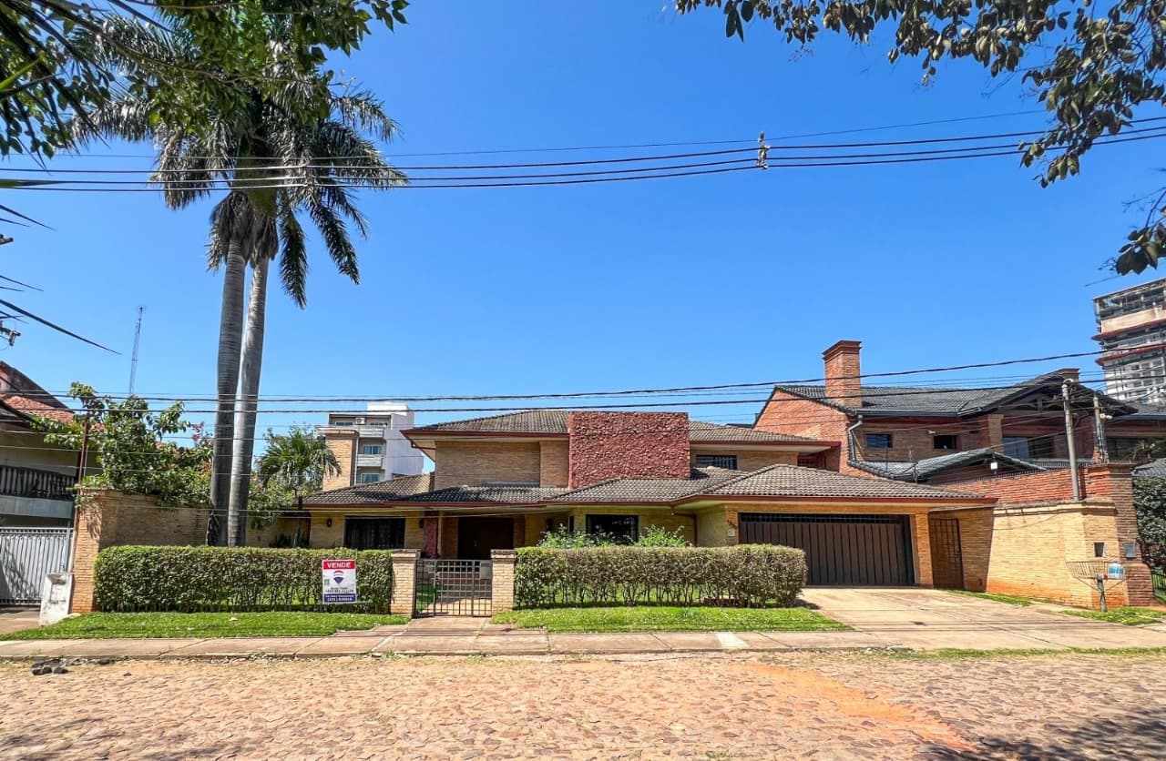En Venta Residencia En Barrio Las Lomas