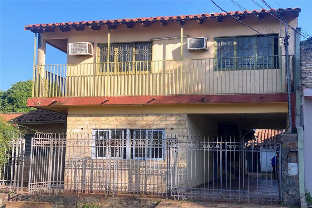 Vendo casa en laurelty Luque