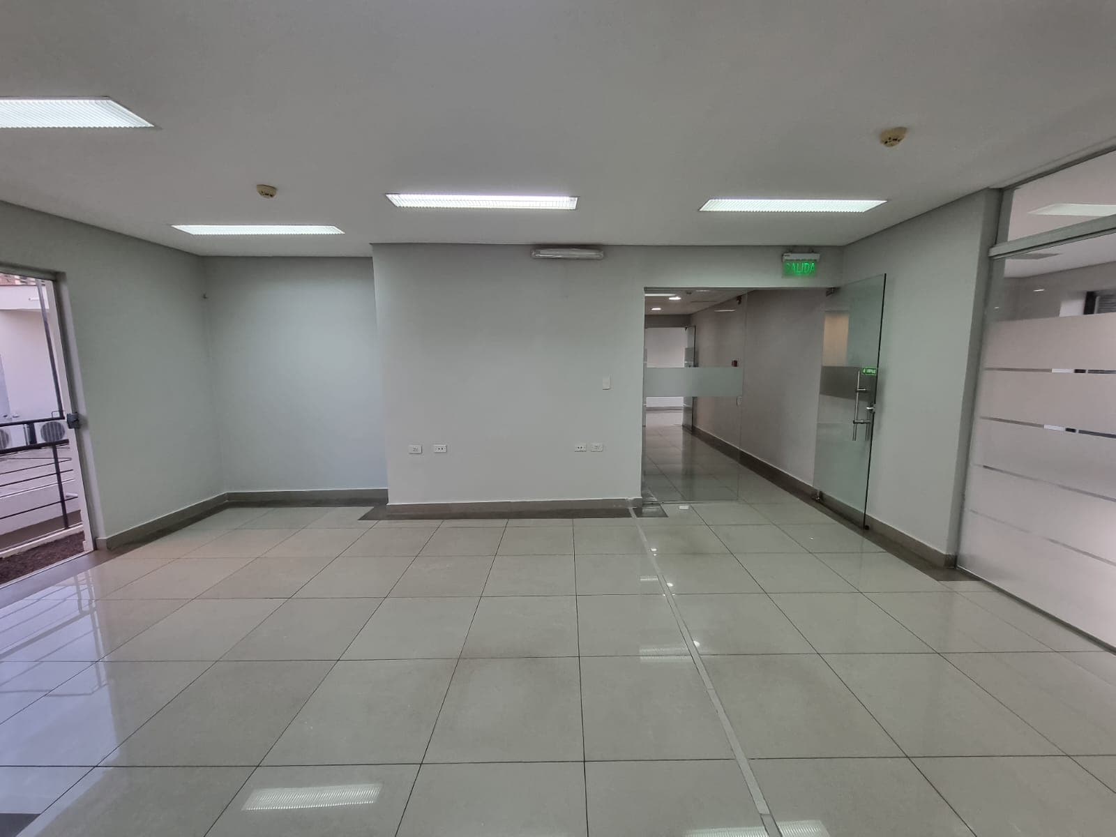 Edificio sobre brasil casi eligio ayala, foto 2