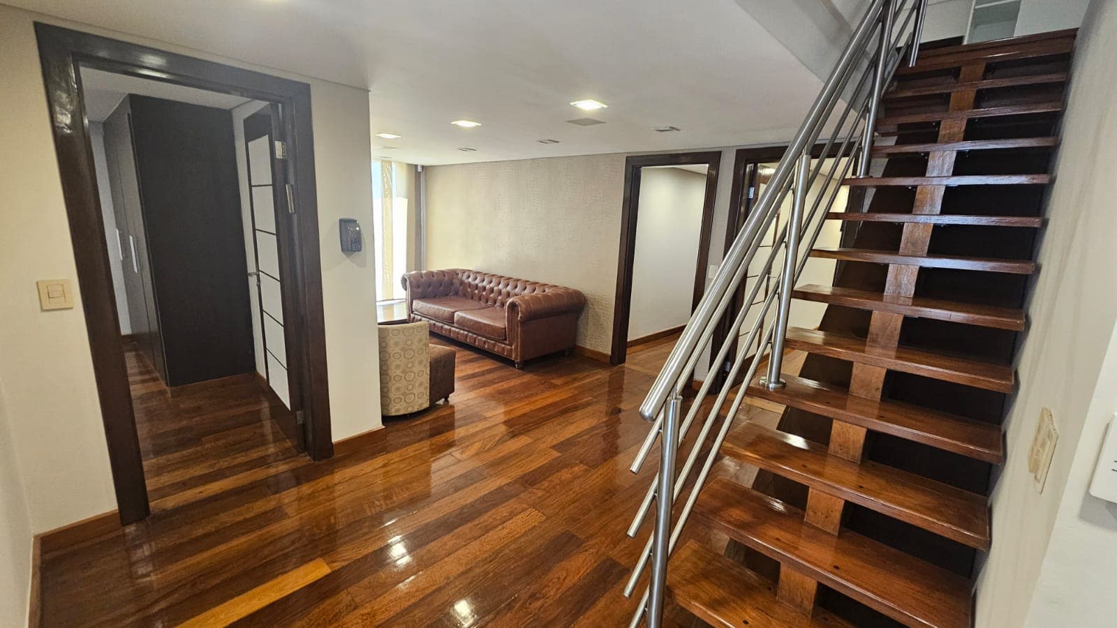 *en venta o alquiler lujosa y amplia residencia en barrio manora — foto 2