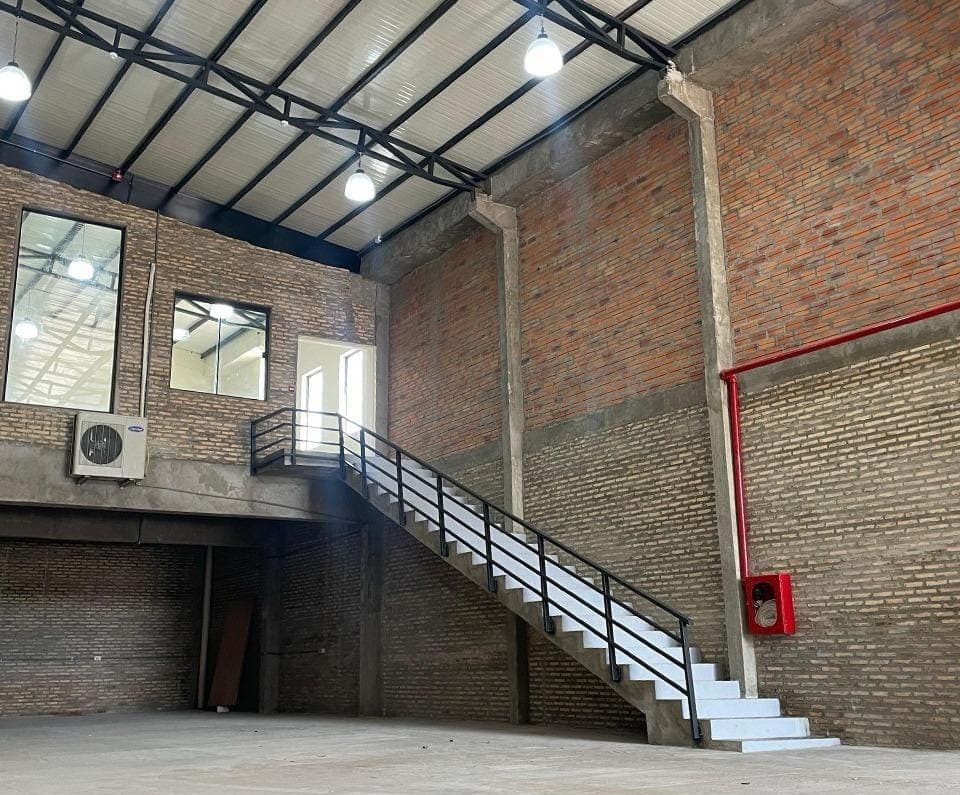 Hermoso deposito con oficinas en asuncion zona artigas — foto 5