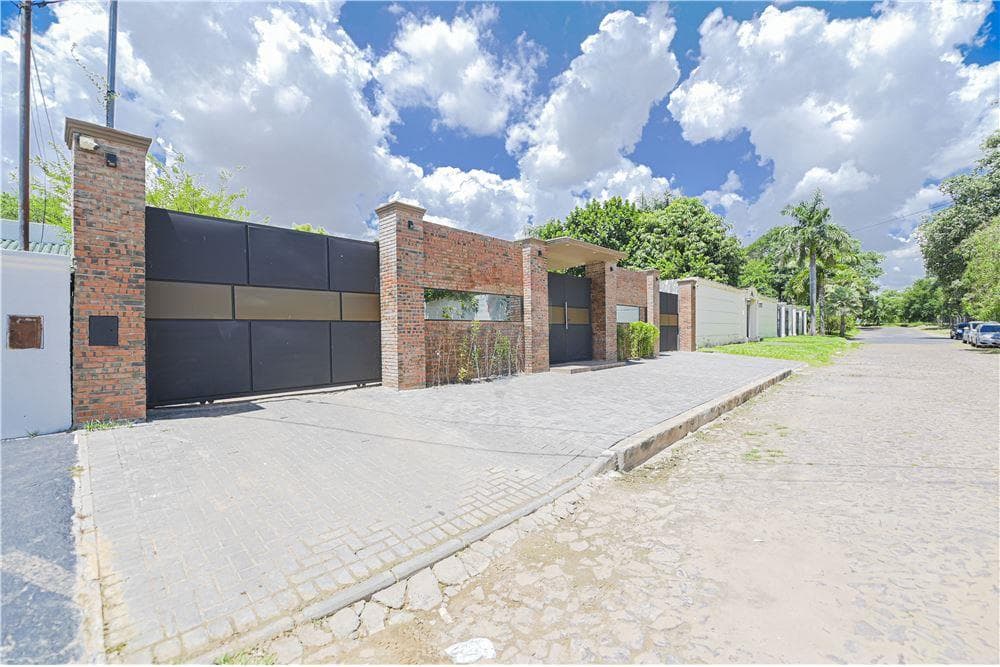 En venta imponente propiedad COLLEECTION a pasos del barrio Parques del YACHT