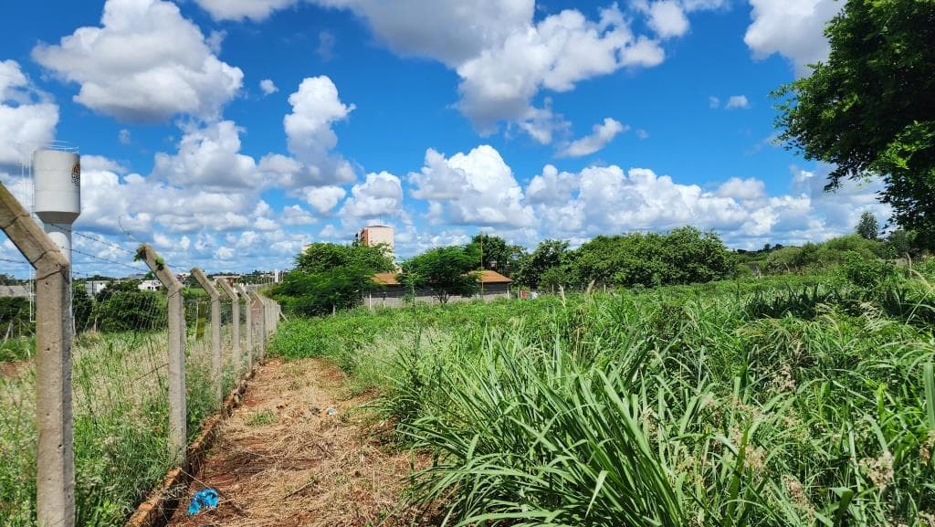 Vendo Terreno de 1.080 m2 en Zona Ciudad del Este, Monday-CLLA5722338