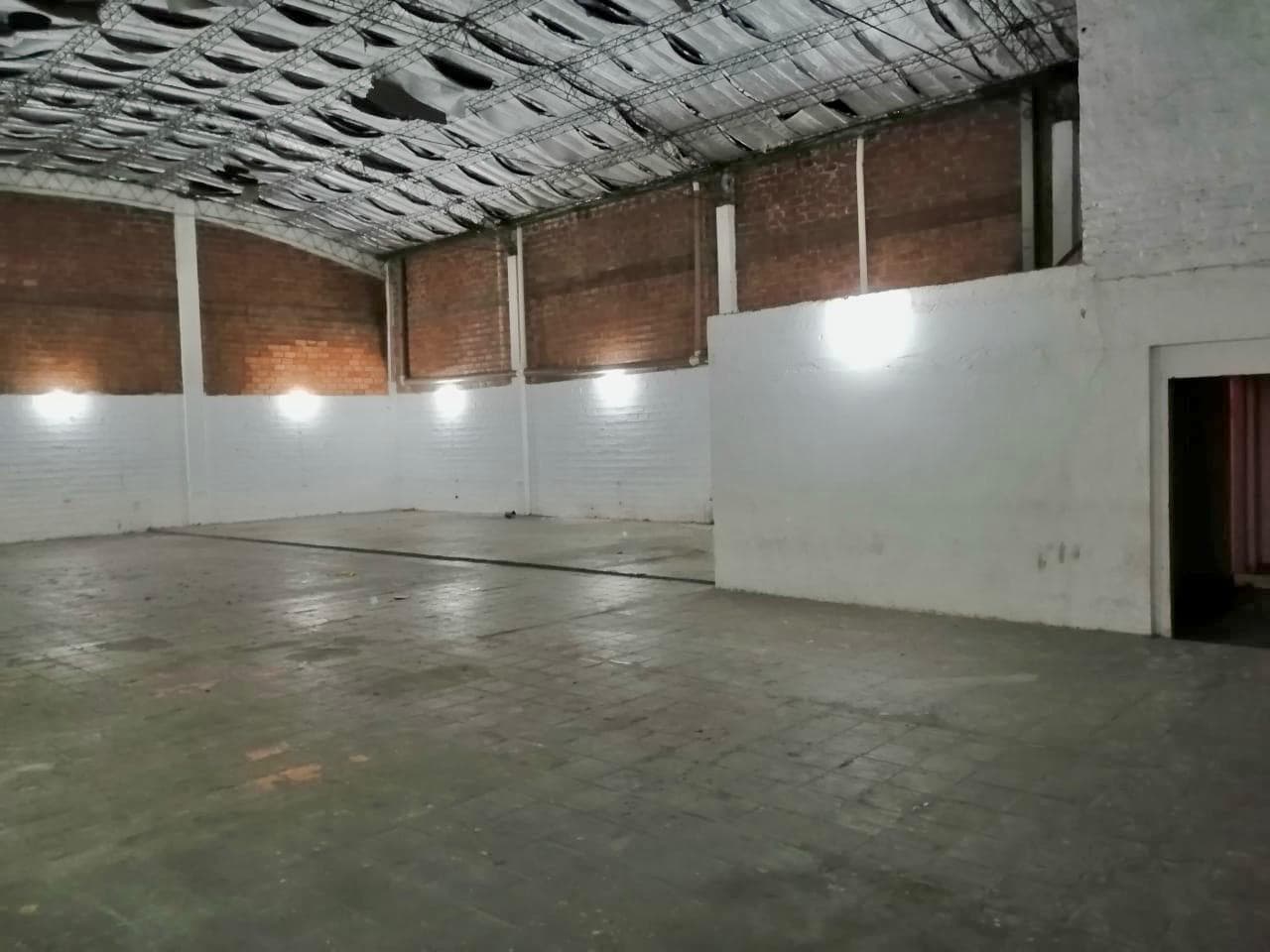 Alquilo Tinglado en Tte. Insaurralde casi Venezuela, Asunción