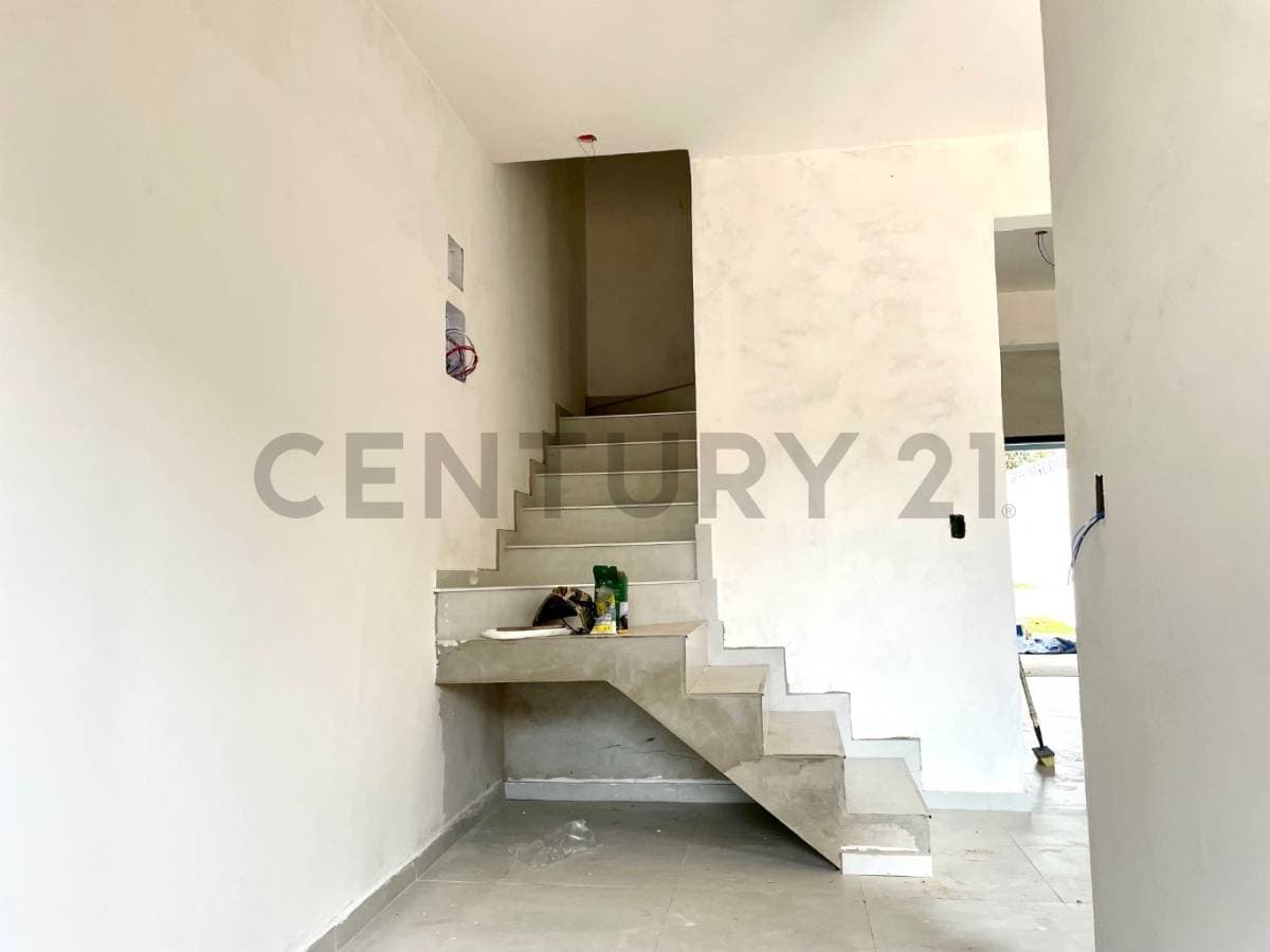 Duplex a estrenar en lambare, zona parques del yacht, foto 4