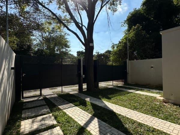 En venta casa de 2 habitaciones en Mariano Roque Alonso, foto 2