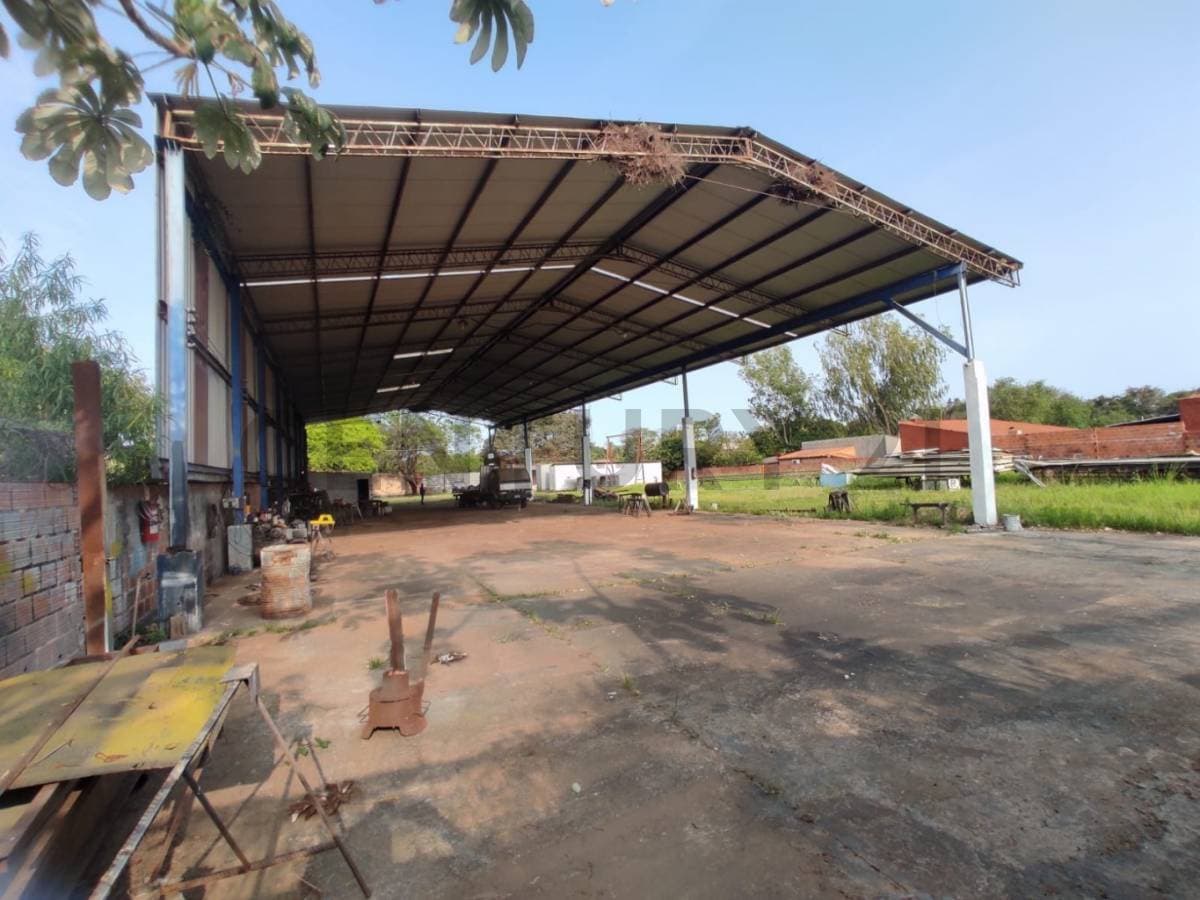 VENDE Tinglado con oficinas en Luque