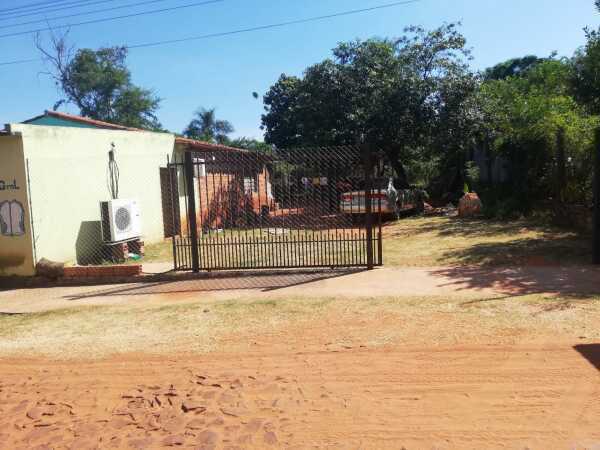 Casa con salón comercial en areguá bº san blas, foto 1