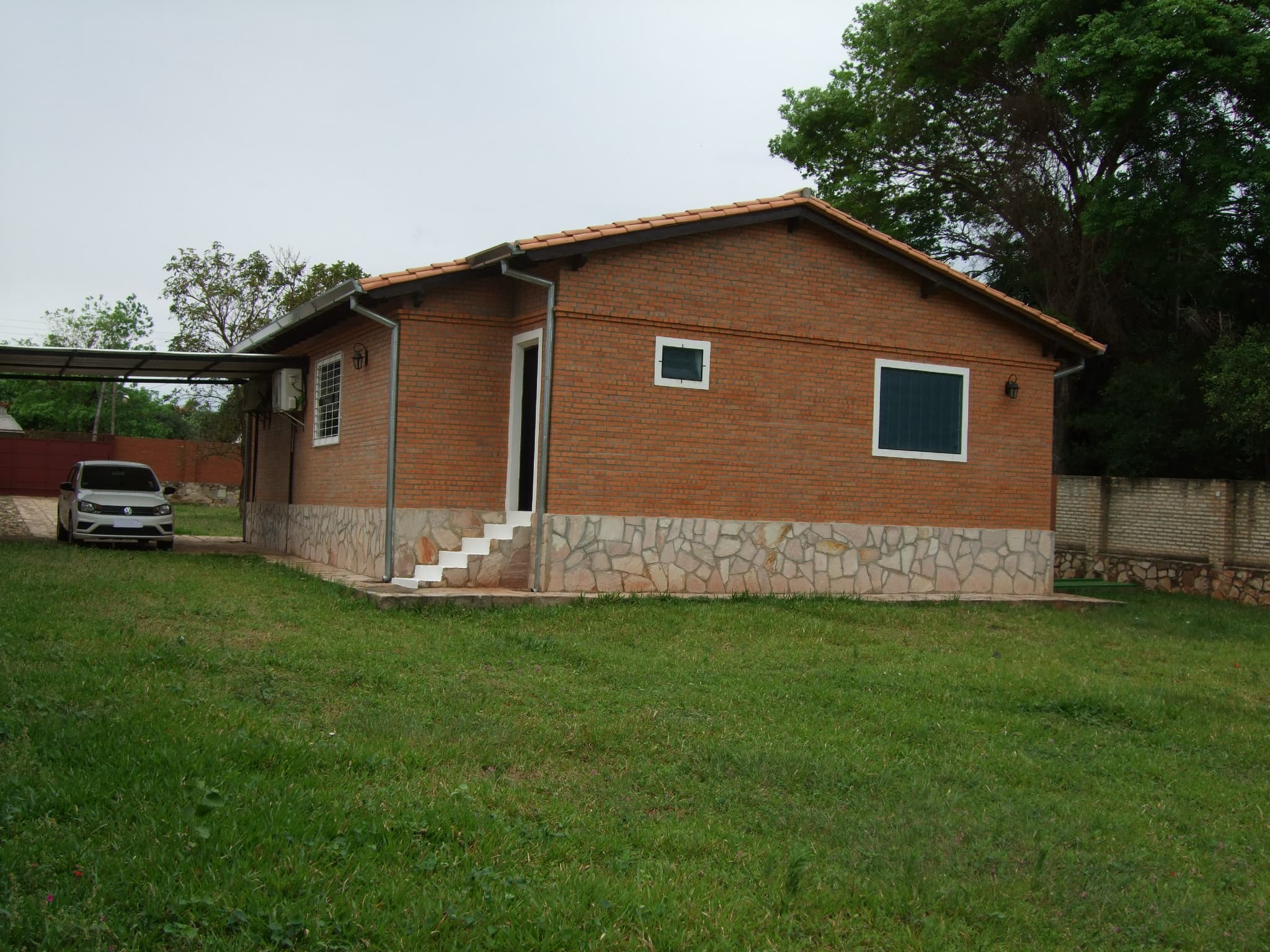 De Casa En Areguá De Excelente Calidad Constructiva — foto 4