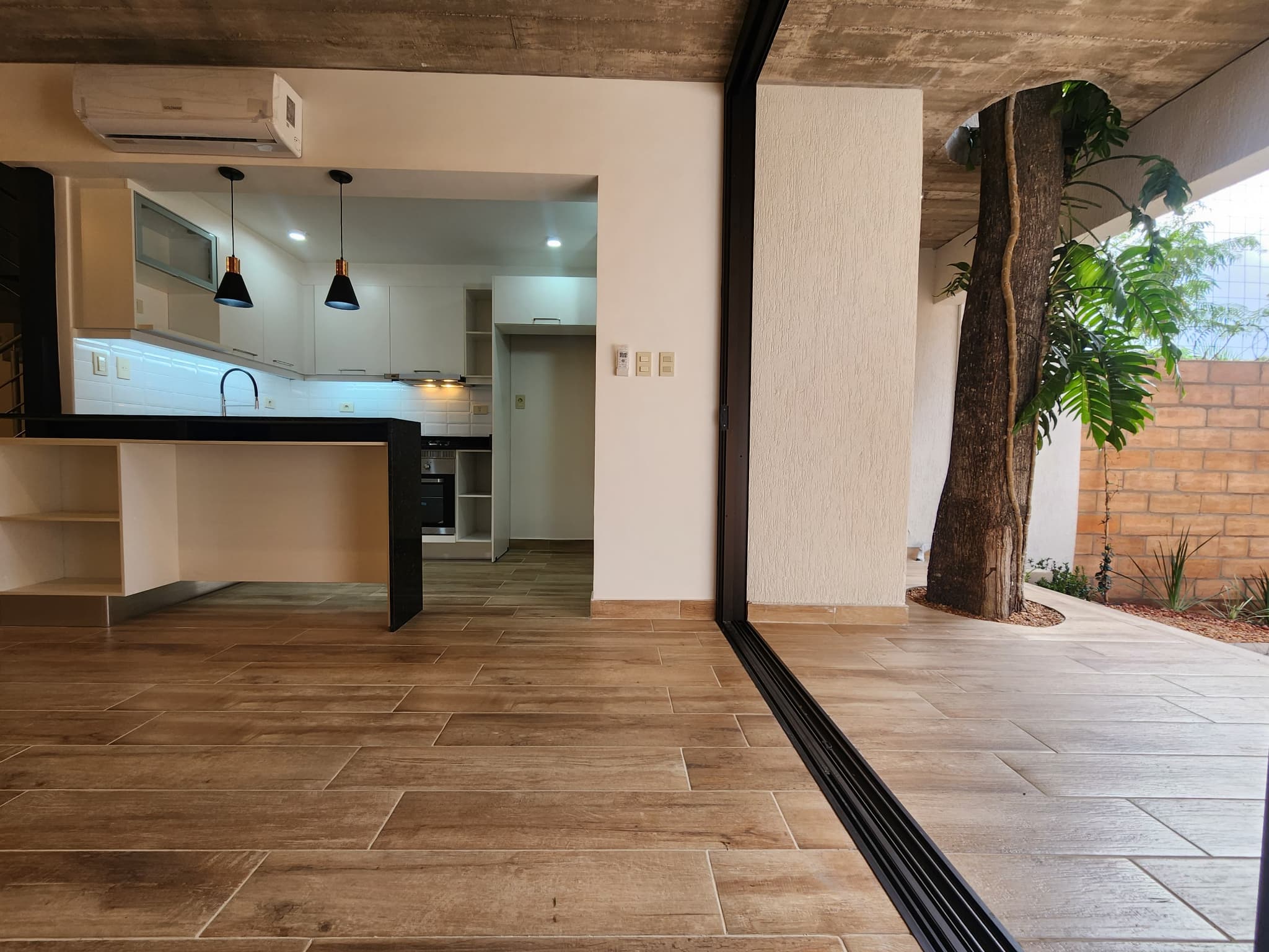 En Alquiler - Hermoso Duplex Con Amplio Jardin Zona Peron, foto 3