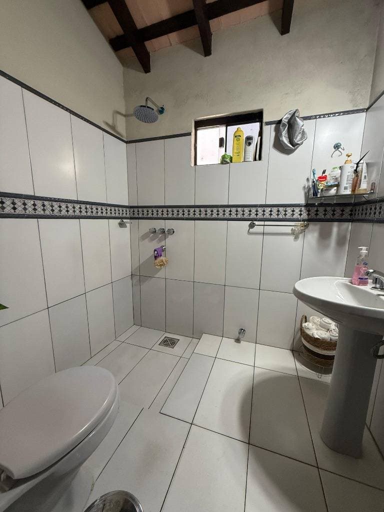 CASA EN VENTA EN Lambaré Oportunidad ideal para invertir, foto 3