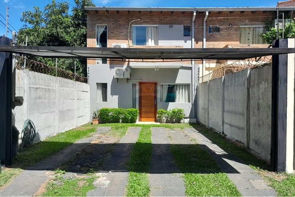 Dúplex de 3 dormitorios en Lambaré