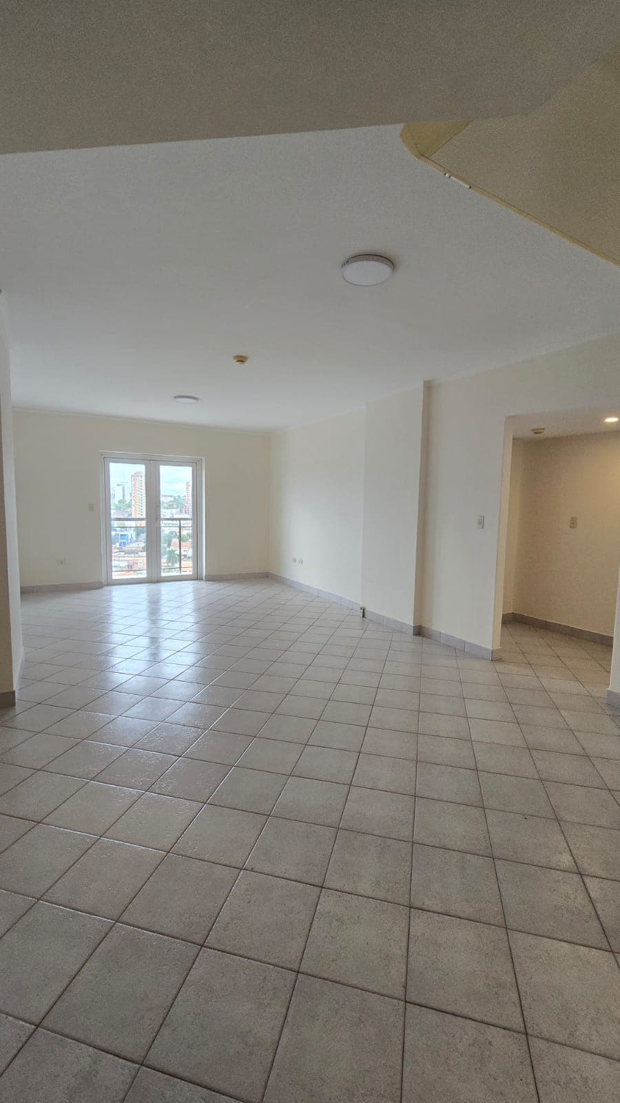 Alquilo Departamento de 2 Dormitorios en Zona España y Brasil - LAP8300243