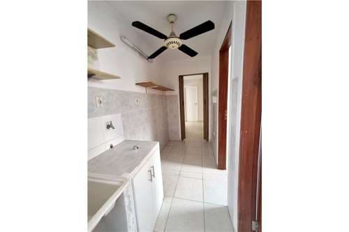 Casa-Venta-San Francisco y Emiliano R. Fernández, 4to. Barrio, Luque, Central, foto 4