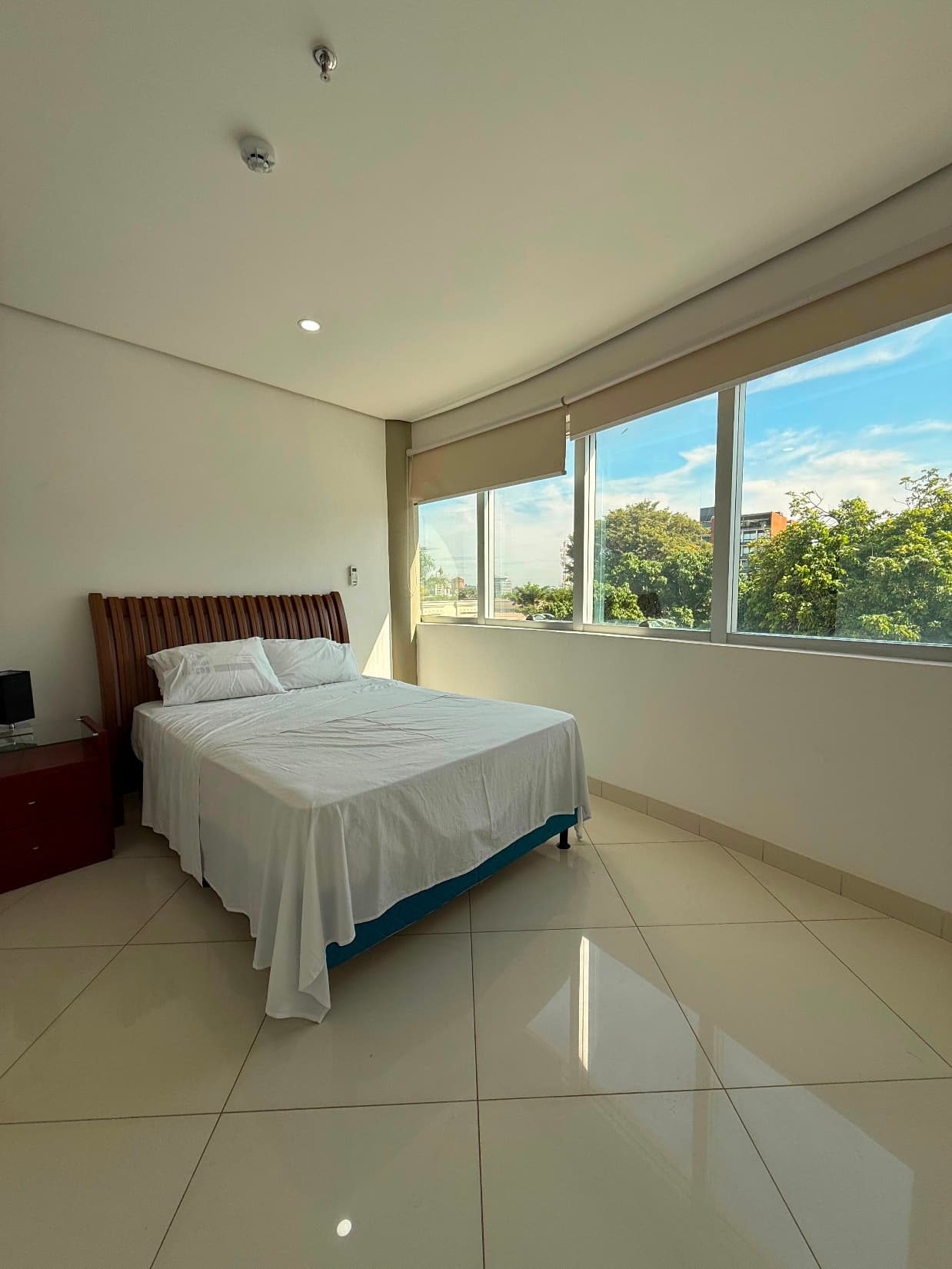 Villamorra en alquiler departamento de 2 dormitorios amoblado — foto 2