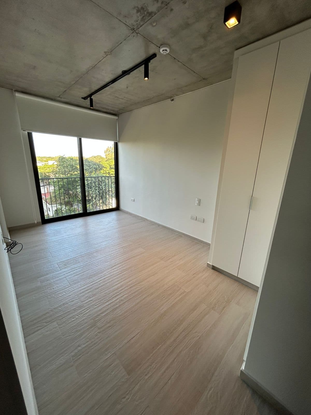En Alquiler departamento de 2 dormitorios en Villamorra Detalles, foto 4